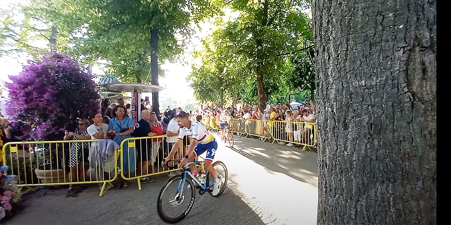 Peter Sagan rides by at Tivoli Gardens—Video: SRR