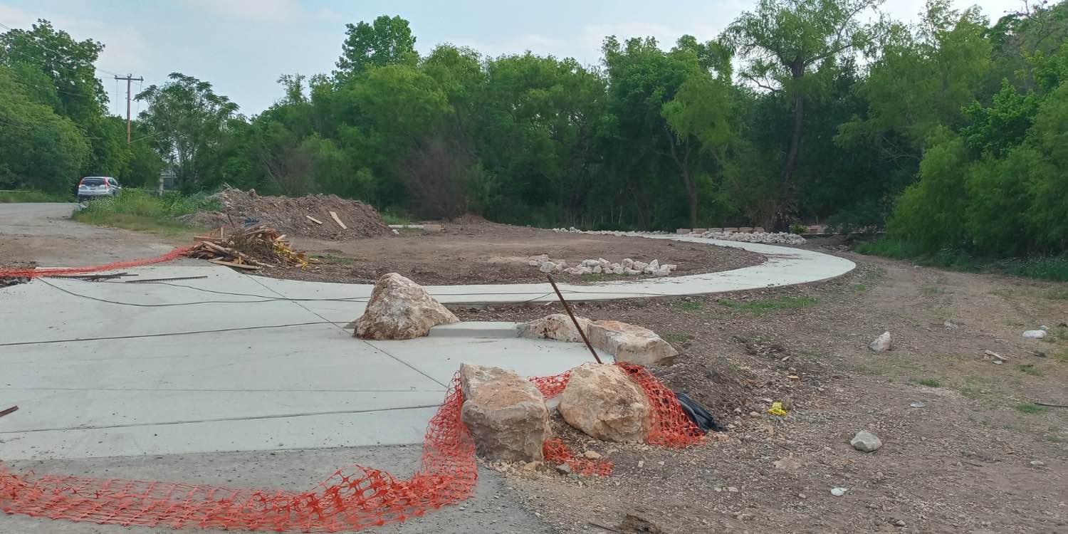 New winding trail leads cyclist from Grantham Drive to Salado Creek Greenway