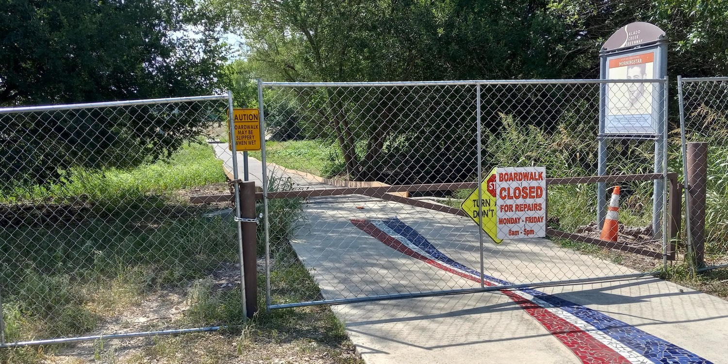 City means business: this boardwalk is closed periodically—Photo: SRR