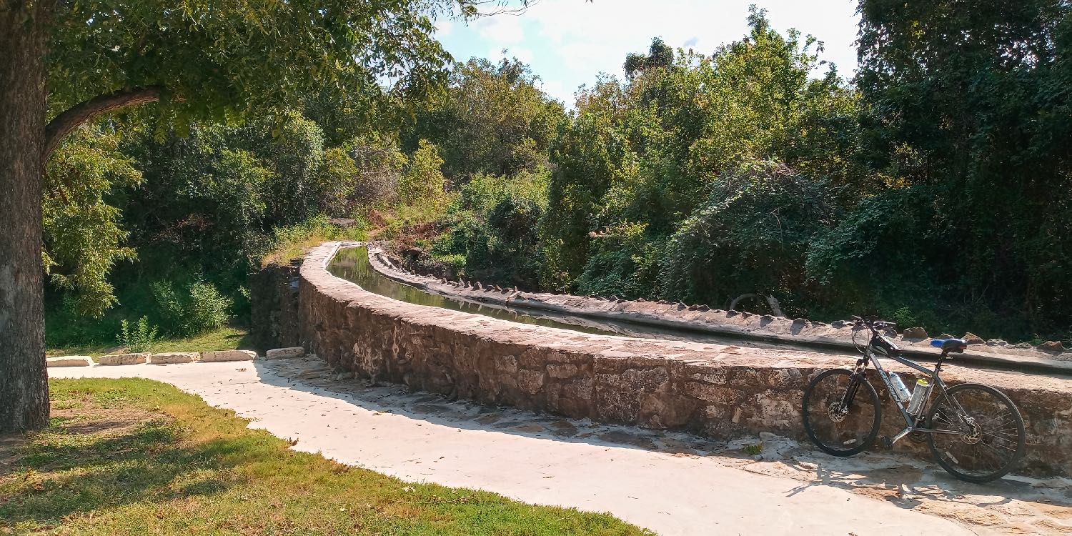 Espada Aqueduct crosses over Sixmile  Creek