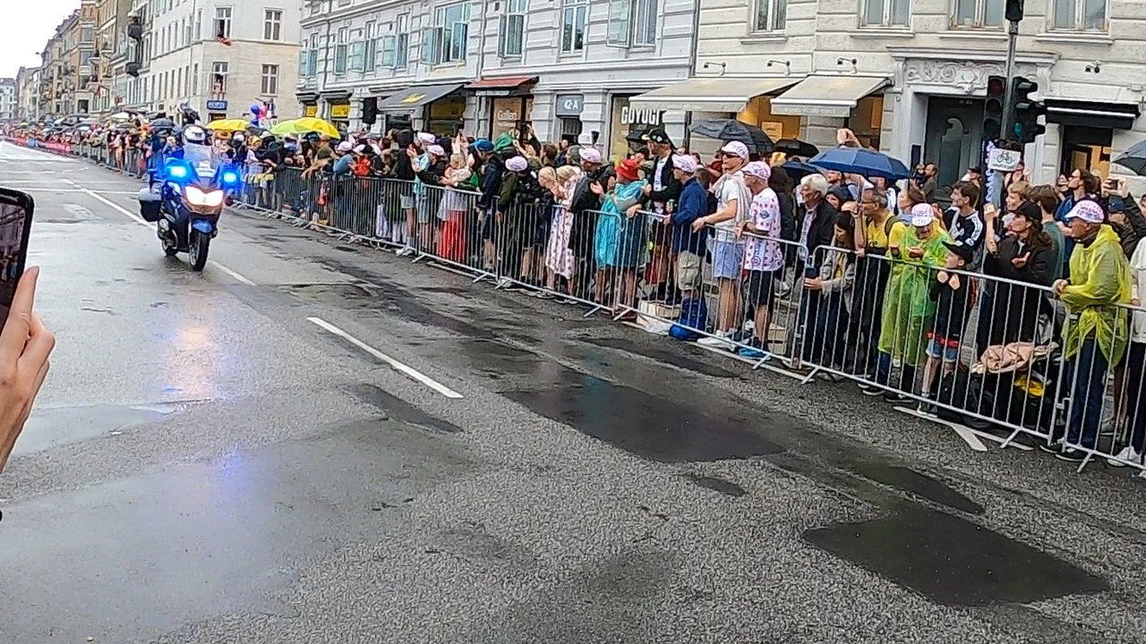 Police motorcycle precedes a sprinter in stage 1 time trails at Copenhagen—Photo: SRR