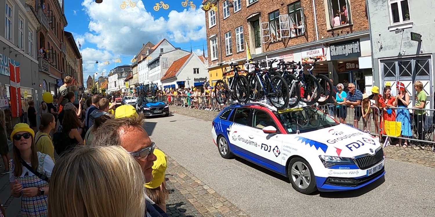 Team cars decked with extra bikes followed the peloton in stage 2—Video: SRR