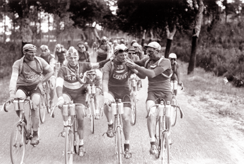 Circa 1920s—cyclists exchange cigarette in Le Tour de France