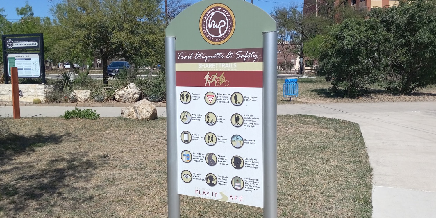 Park sign displays trail etiquette—Photo: SRR