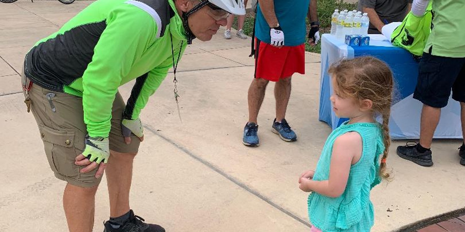 A trail steward assists a kid at a trailhead—Photo: City of San Antonio
